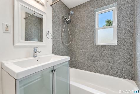 184 Pequot Avenue New London CT 06320