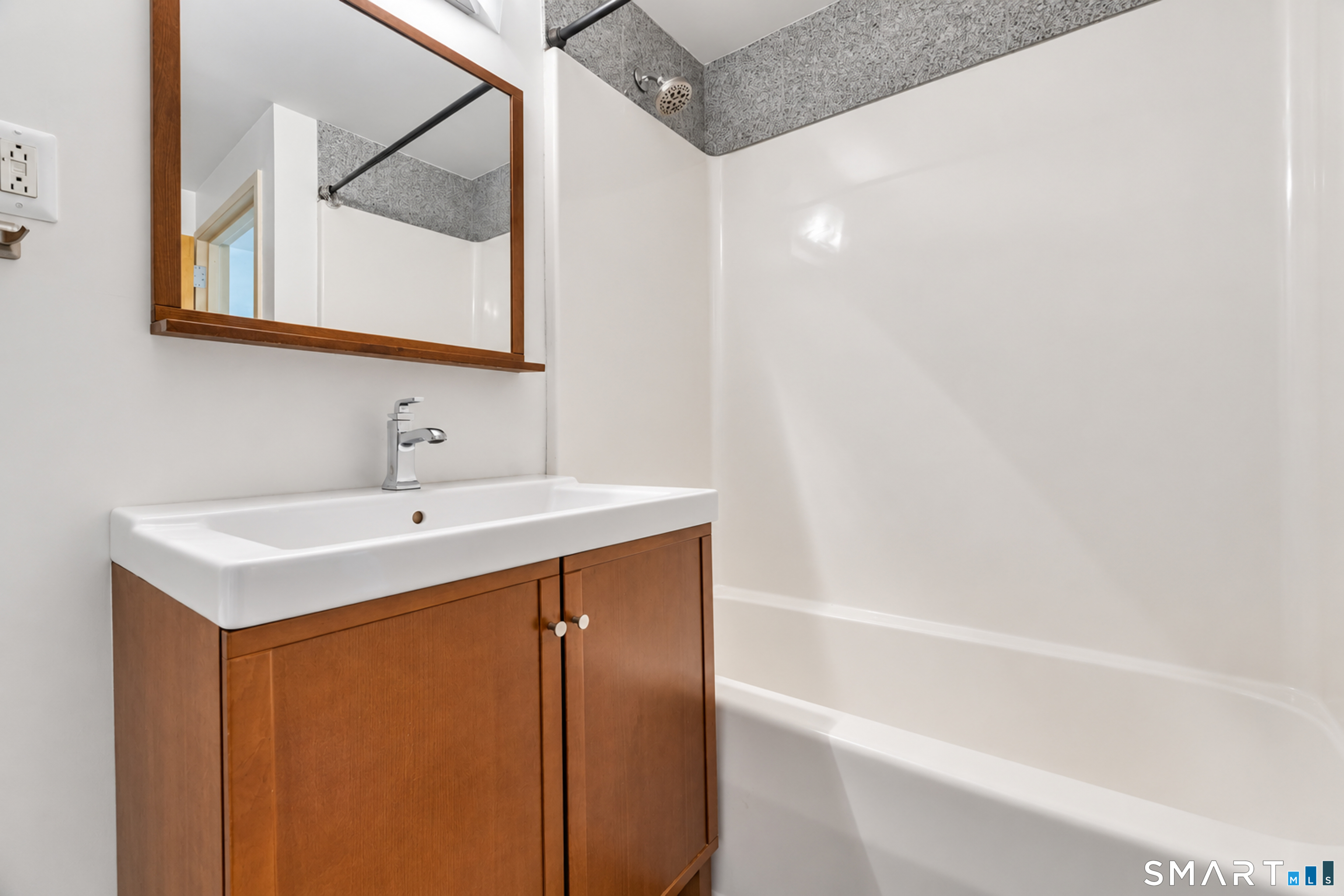 184 Pequot Avenue New London CT 06320