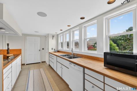 39 Vineyard Place Guilford CT 06437