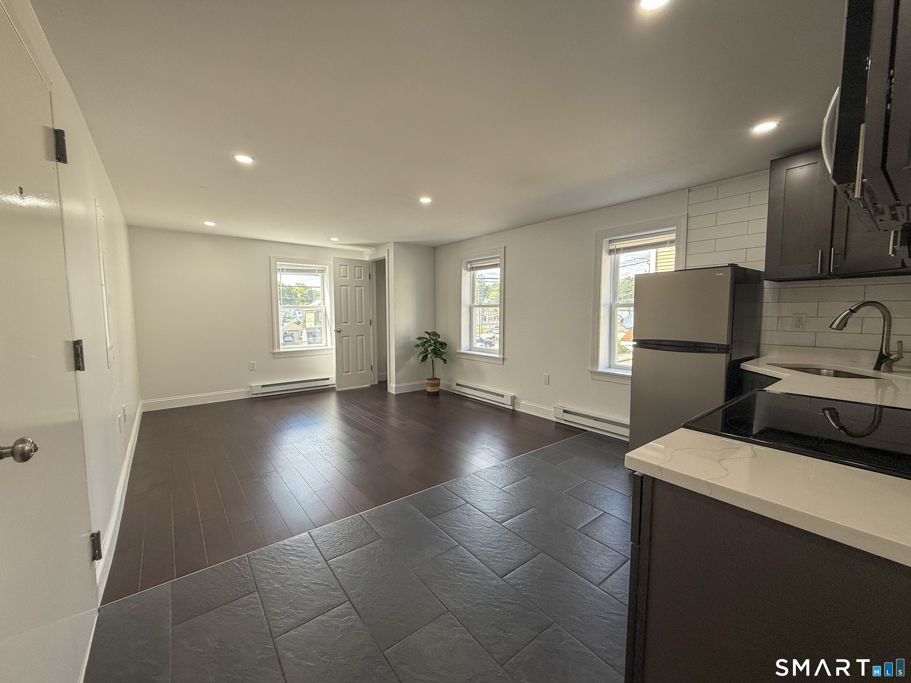 25 Brewer Street New London CT 06320