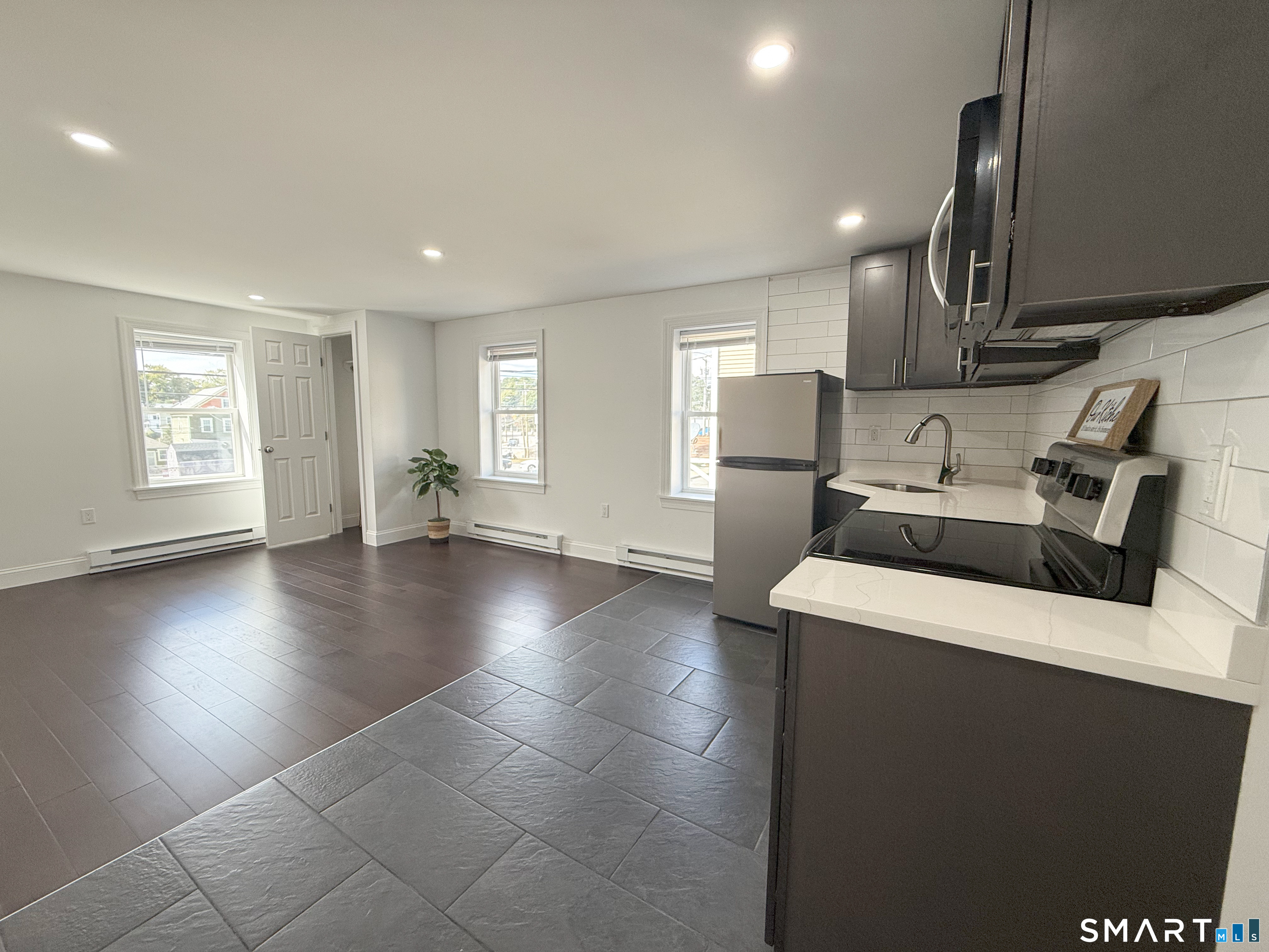 25 Brewer Street New London CT 06320