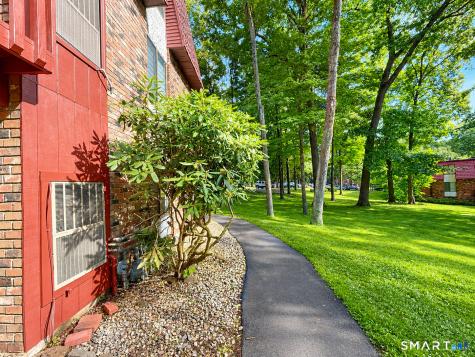 10 Woodsedge Drive Newington CT 06111