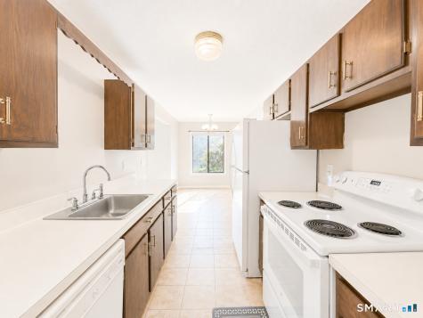 10 Woodsedge Drive Newington CT 06111