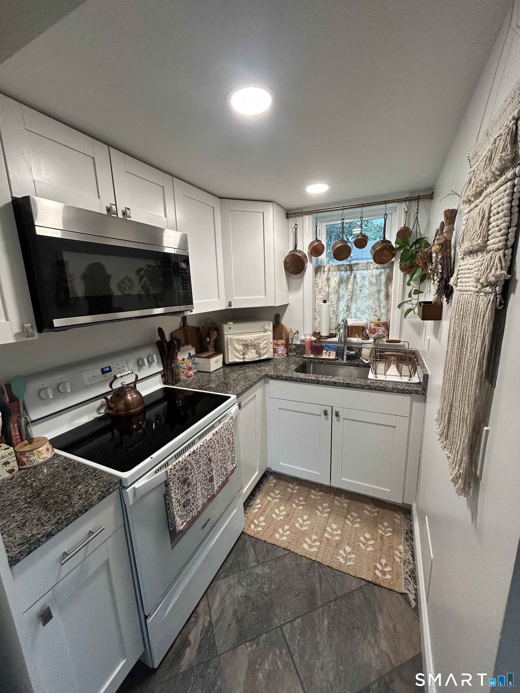 16 South Street Morris CT 06763