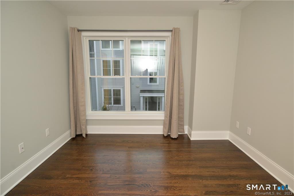 115-71 Colonial Road Stamford CT 06902