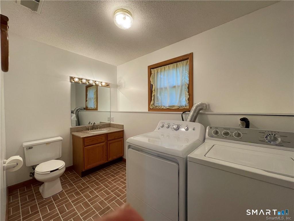 33 Gentile Place Branford CT 06405
