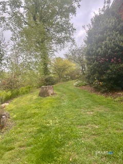 13 Broken Arrow Road Hamden CT 06518