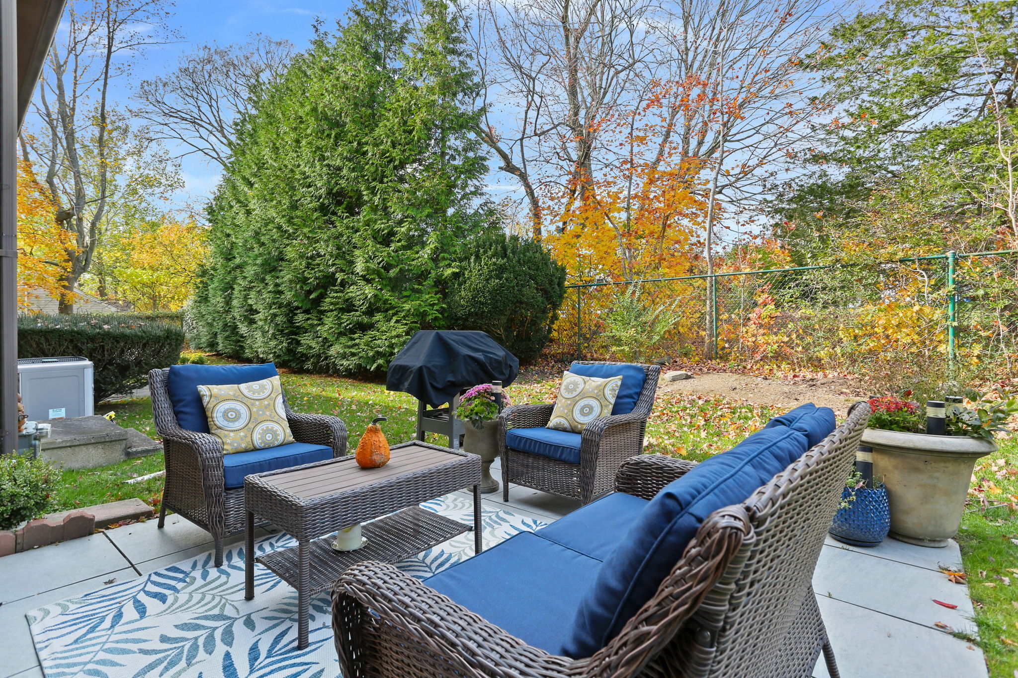 376 Knapps Highway Fairfield CT 06825
