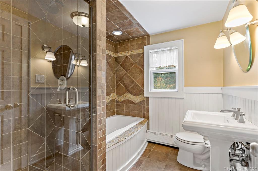4 Woodvale Road Extension Branford CT 06405