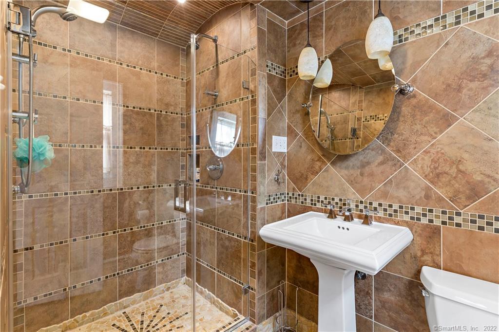 4 Woodvale Road Extension Branford CT 06405