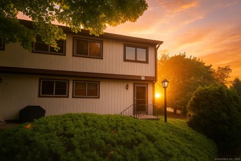 27 Crows Nest Lane Danbury CT 06810