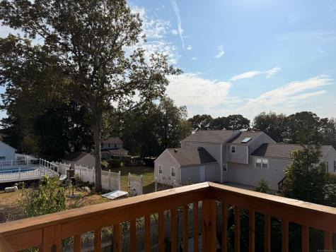 26 B Hillcrest Road East Lyme CT 06357