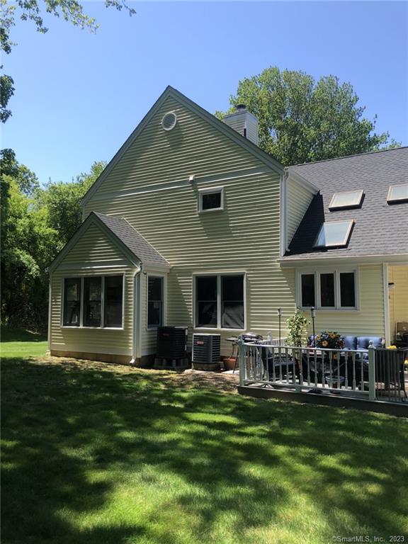 16 Village Victoria Guilford CT 06437