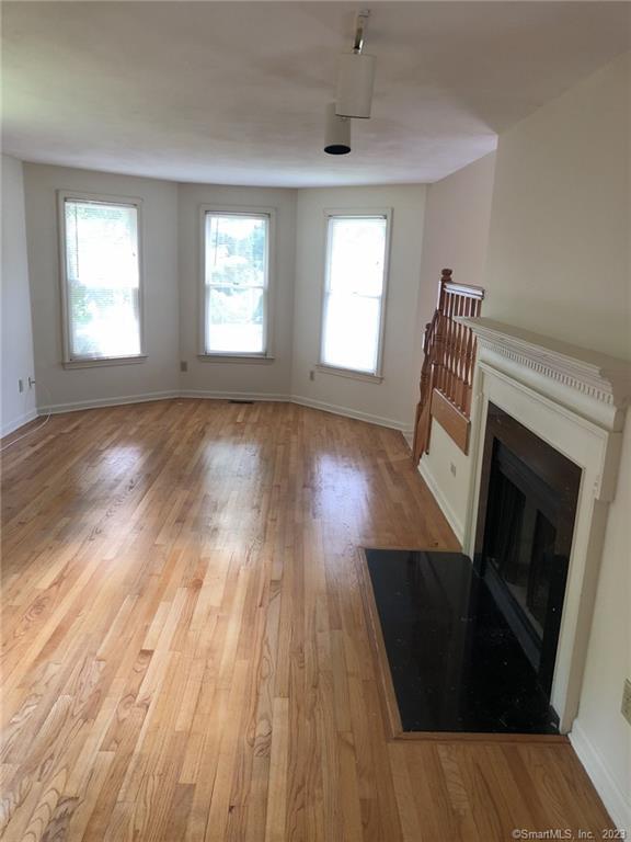 16 Village Victoria Guilford CT 06437