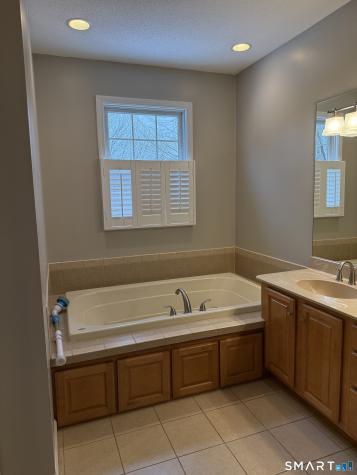 104 Valley View Road Manchester CT 06040