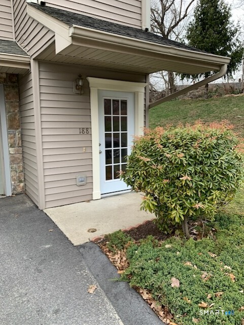 19 Hawthorne Drive New London CT 06320