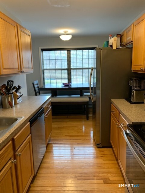19 Hawthorne Drive New London CT 06320