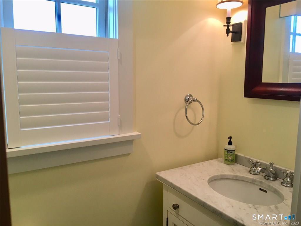33 Ridgewood Avenue Madison CT 06443