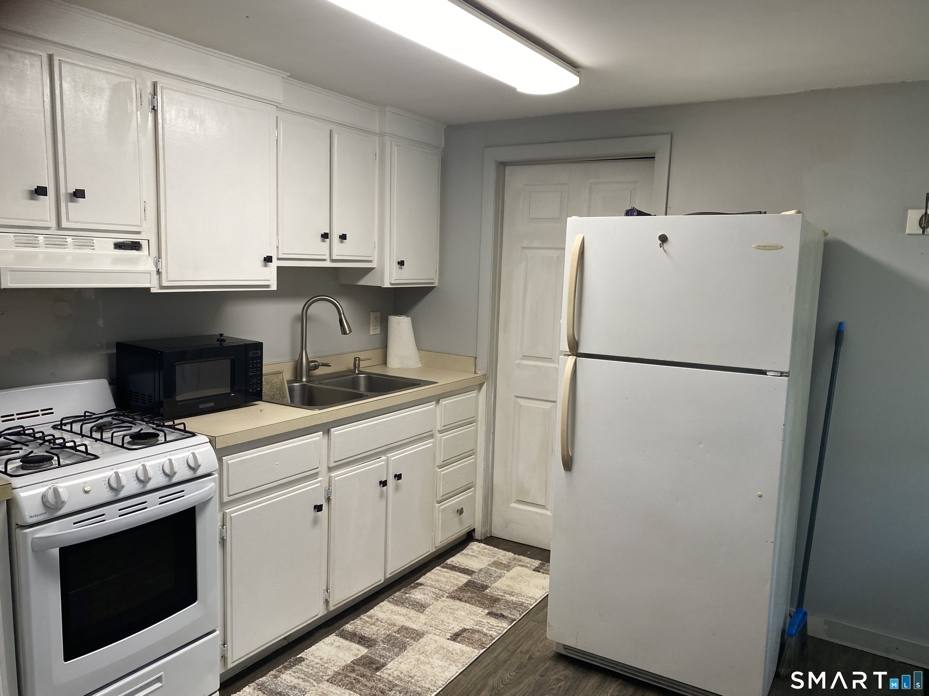 85 Boston Post Road Waterford CT 06385