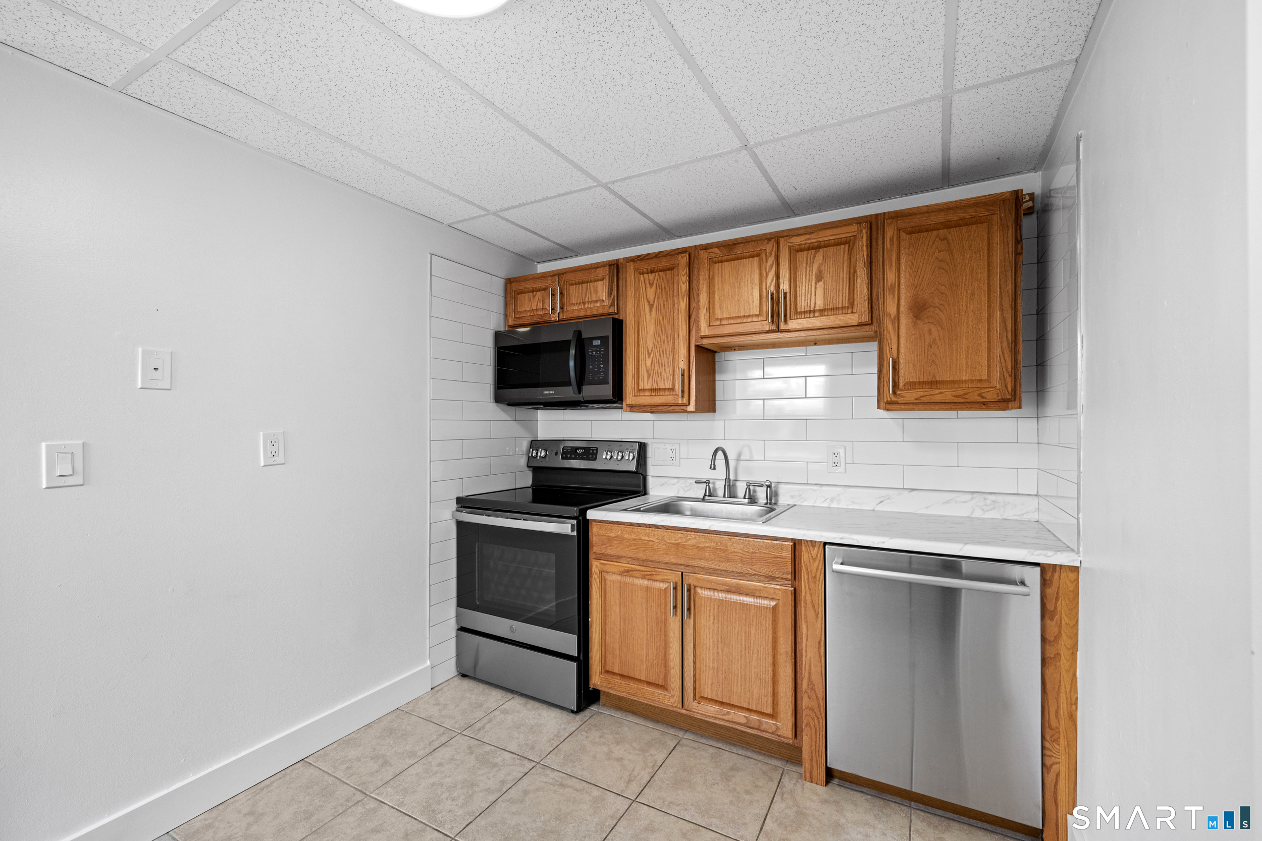 156 Garfield Avenue New London CT 06320