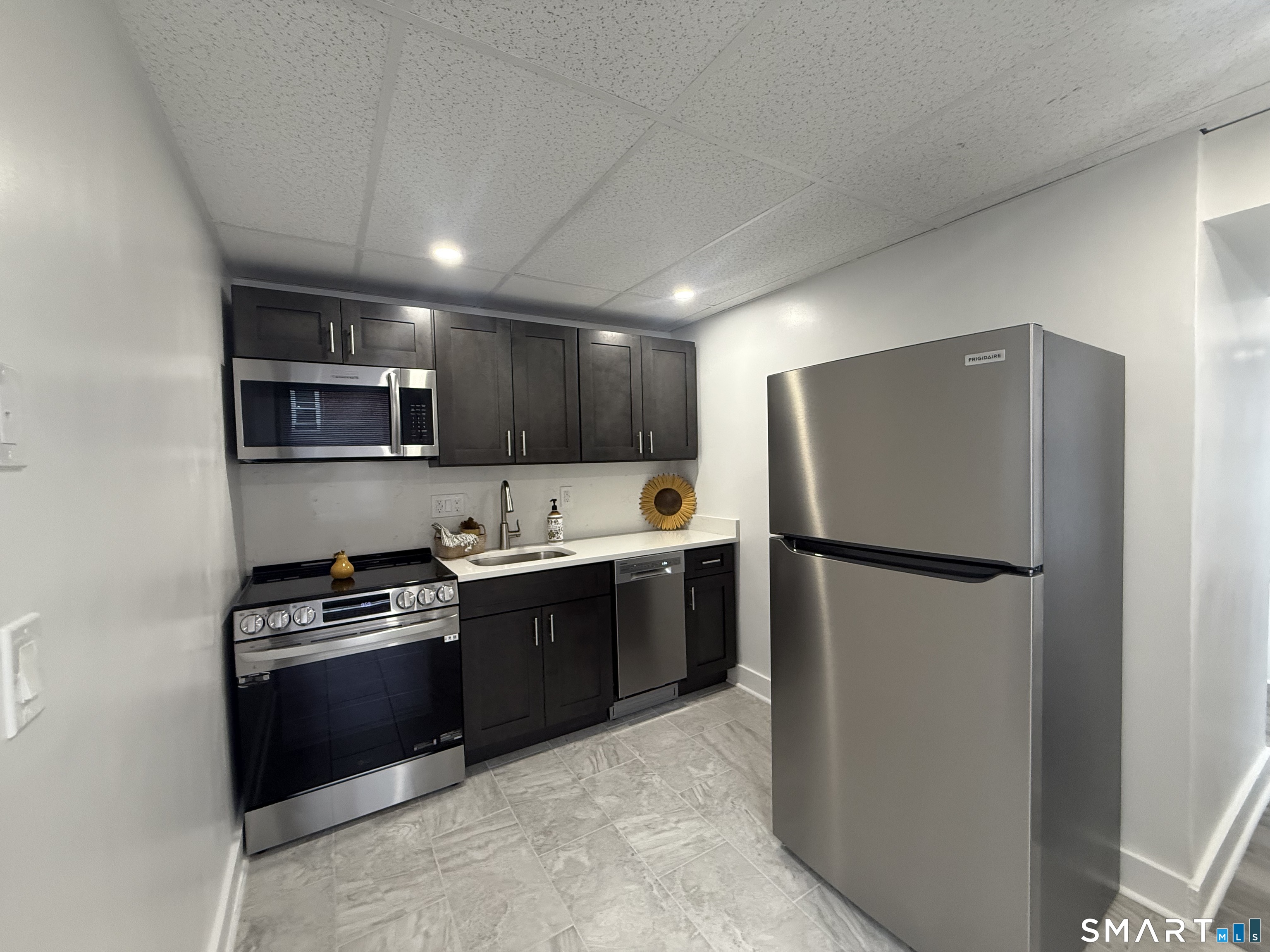 156 Garfield Avenue New London CT 06320