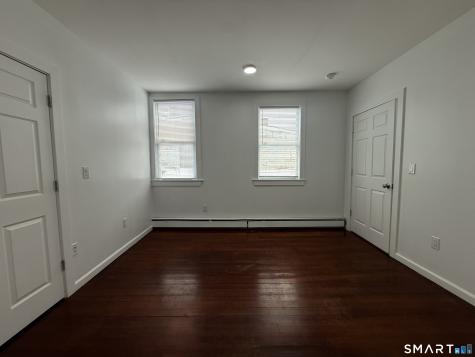 18 Bank Street New London CT 06320