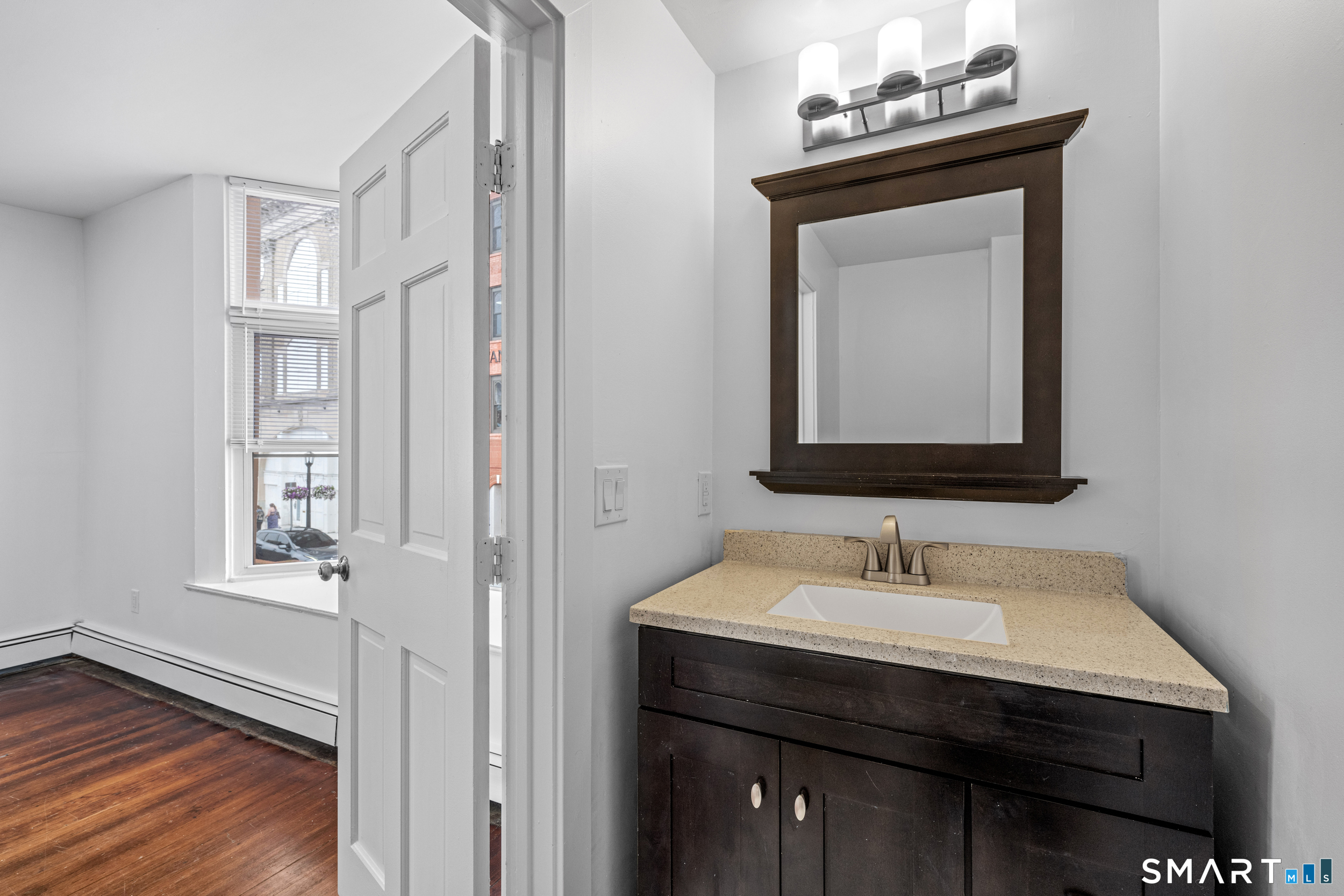 18 Bank Street New London CT 06320