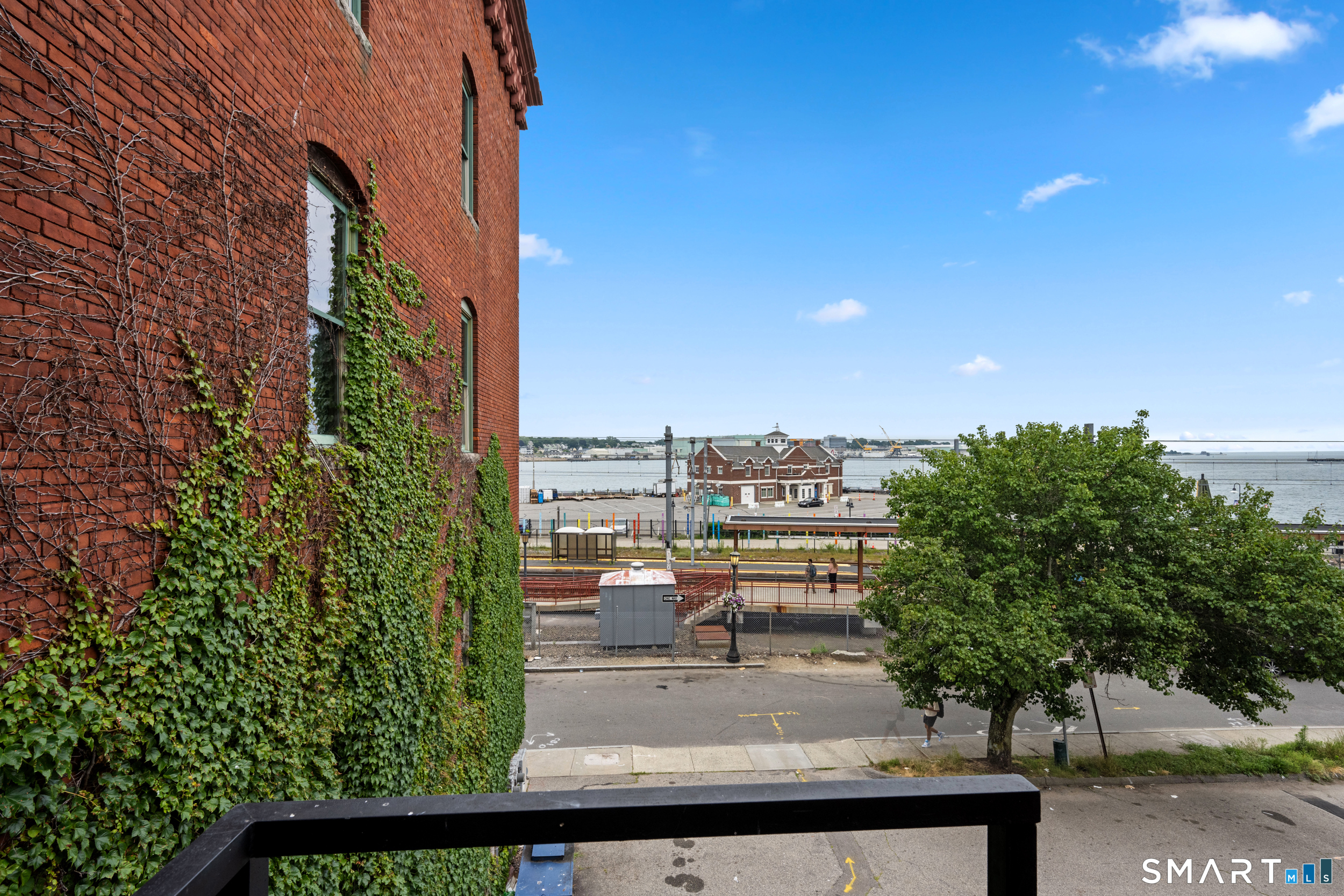 18 Bank Street New London CT 06320