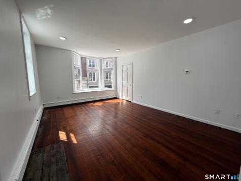 18 Bank Street New London CT 06320
