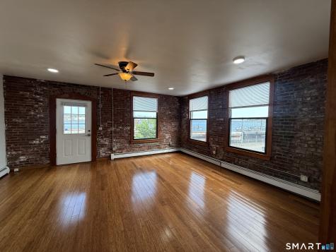 18 Bank Street New London CT 06320