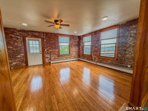 18 Bank Street New London CT 06320