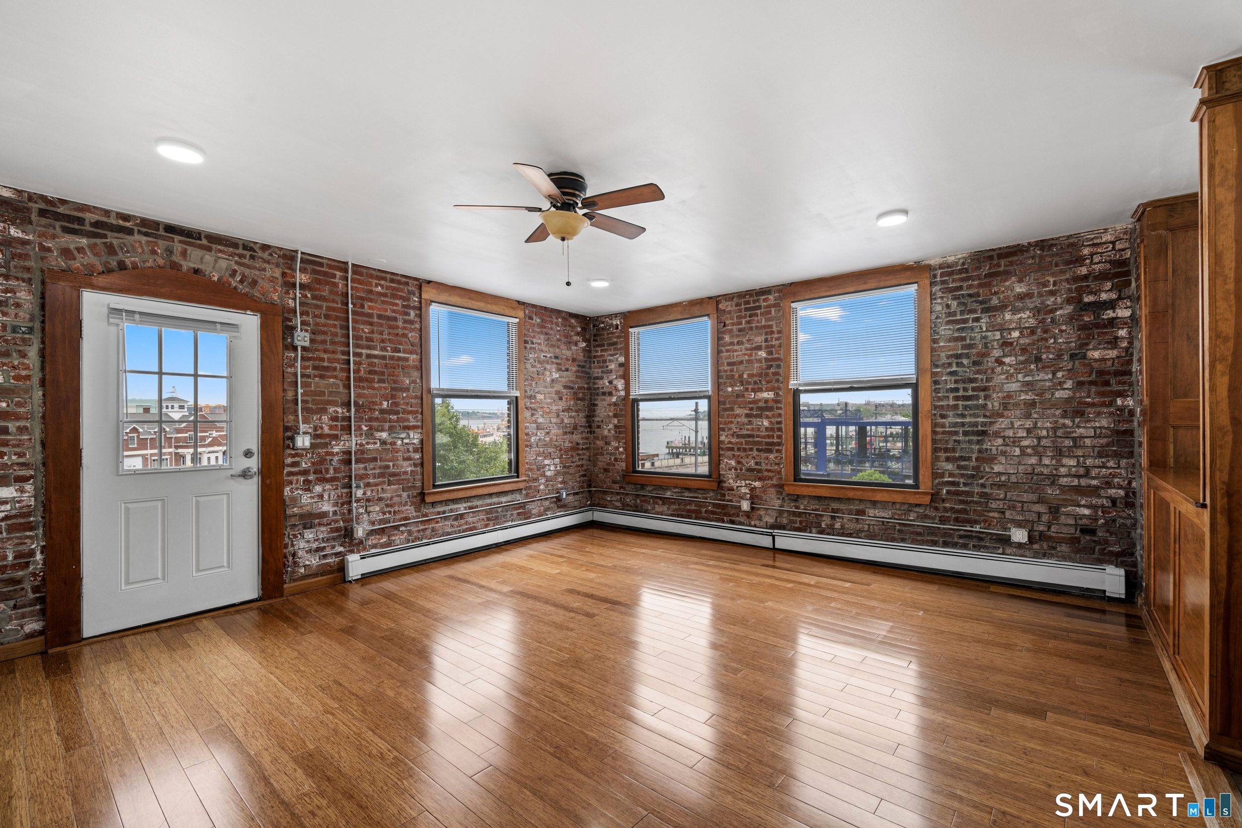 18 Bank Street New London CT 06320