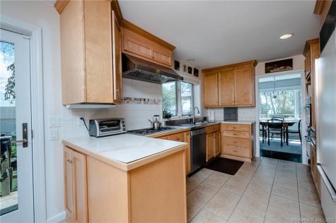 10 Morgan Point Groton CT 06340