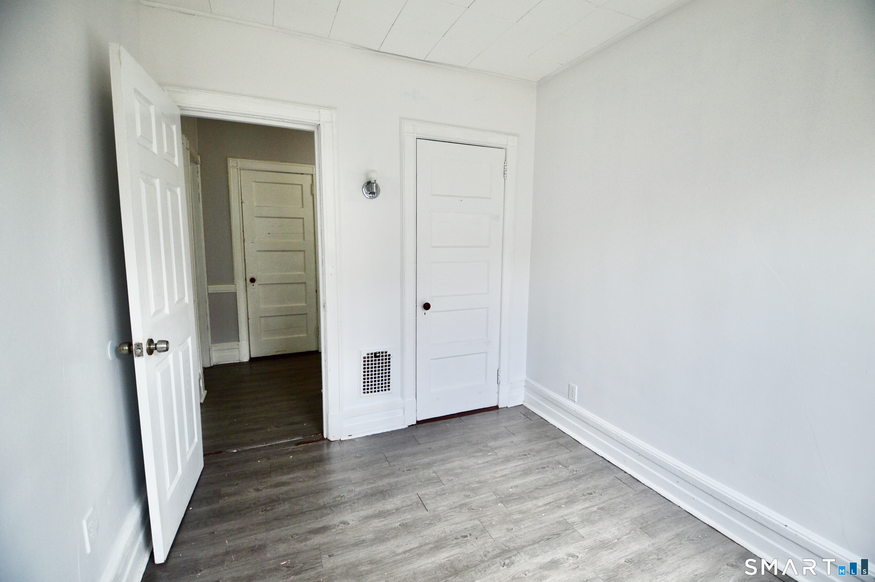407 East Avenue Bridgeport CT 06610