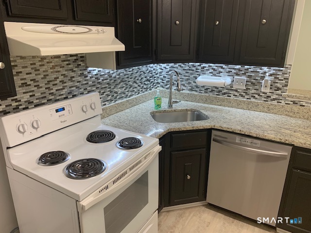 3 Wellington Drive Farmington CT 06032