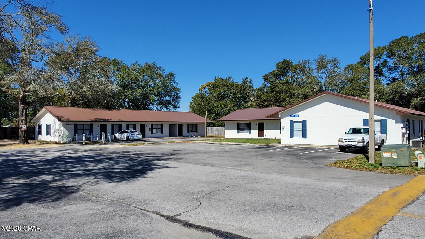 125 N Davis Lane Defuniak Springs FL 32433