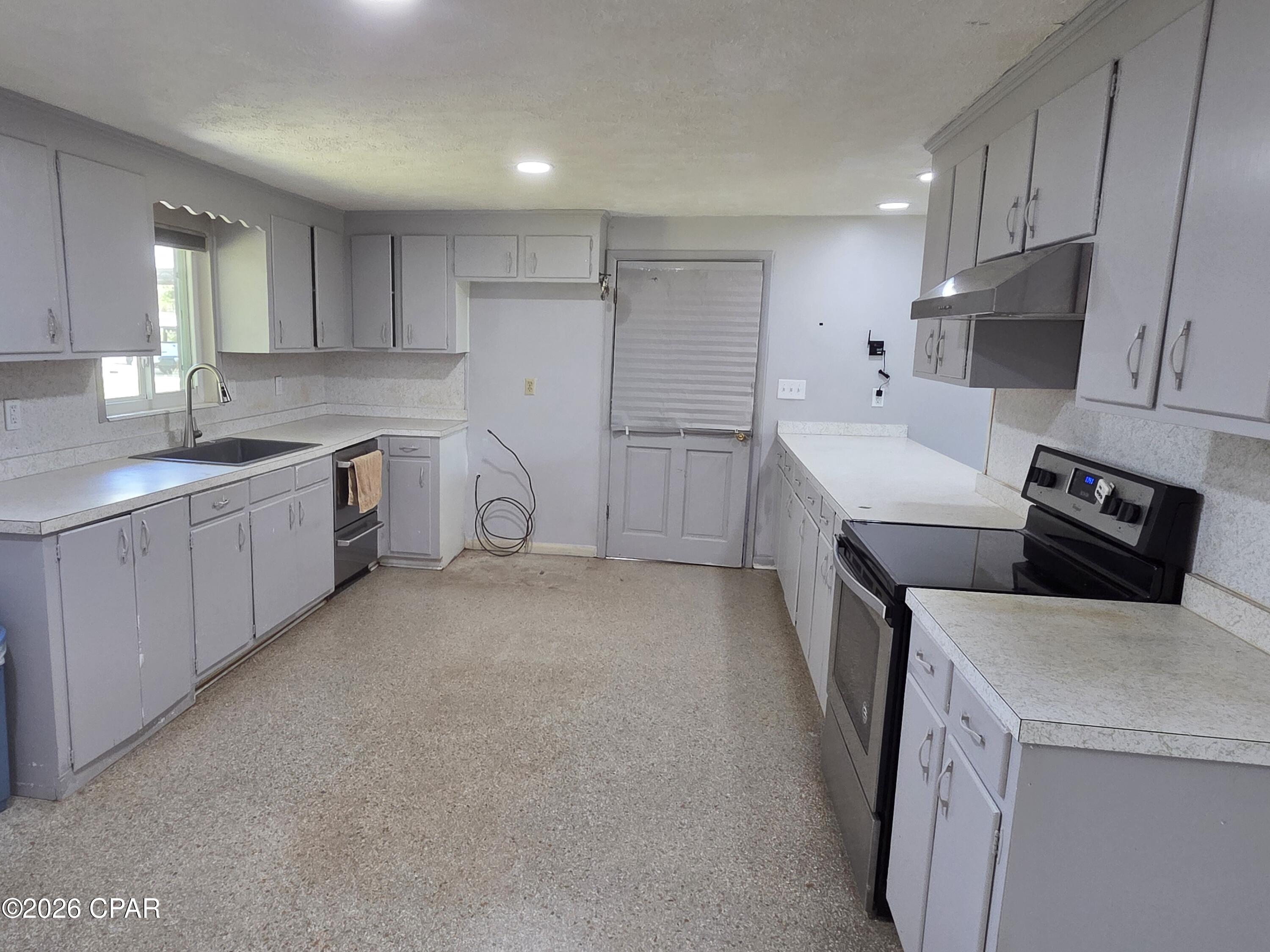 2491 River Road Caryville FL 32427