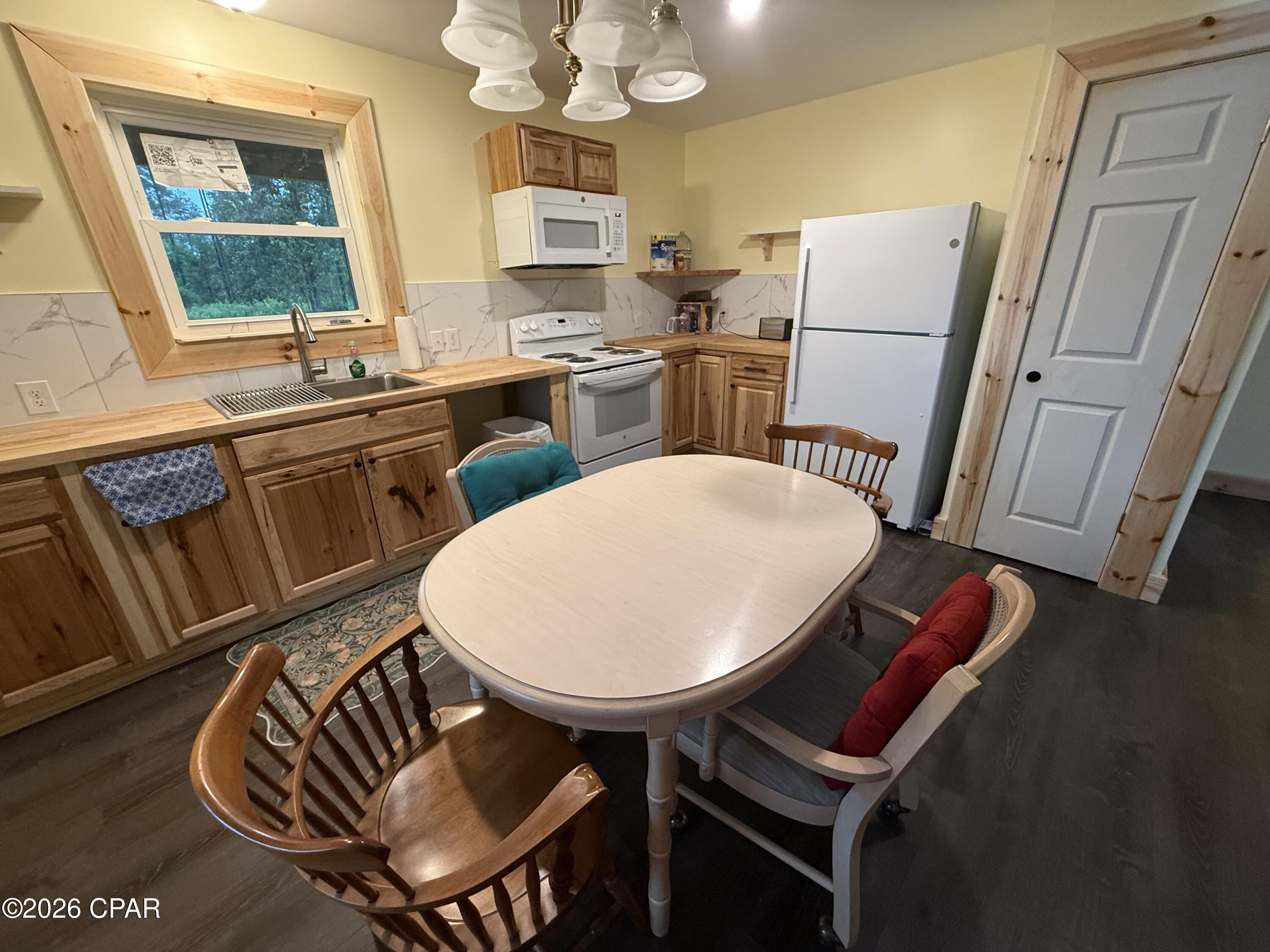 5175 Highway 90 Marianna FL 32446