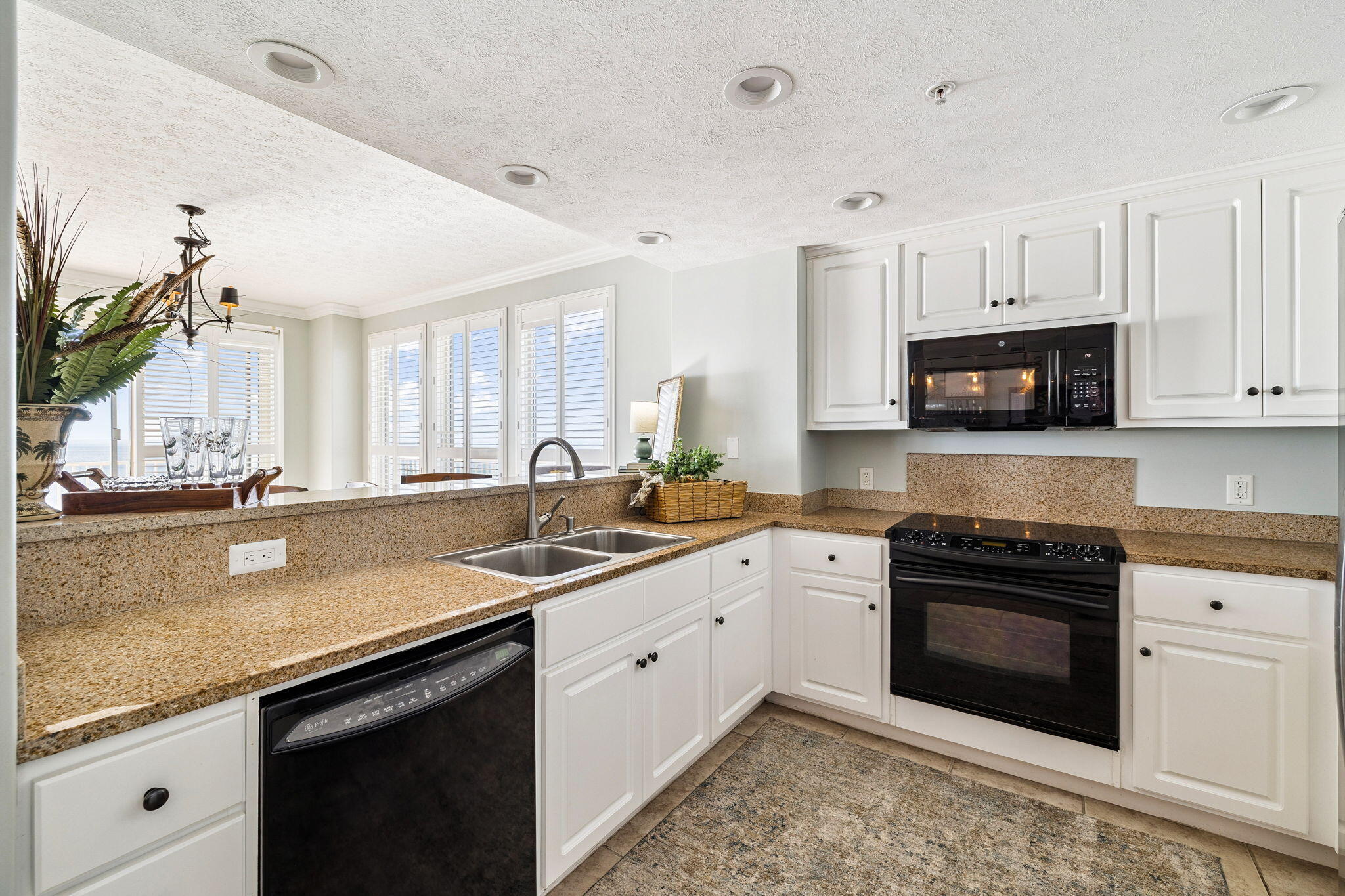 5004 Thomas Drive Panama City Beach FL 32408