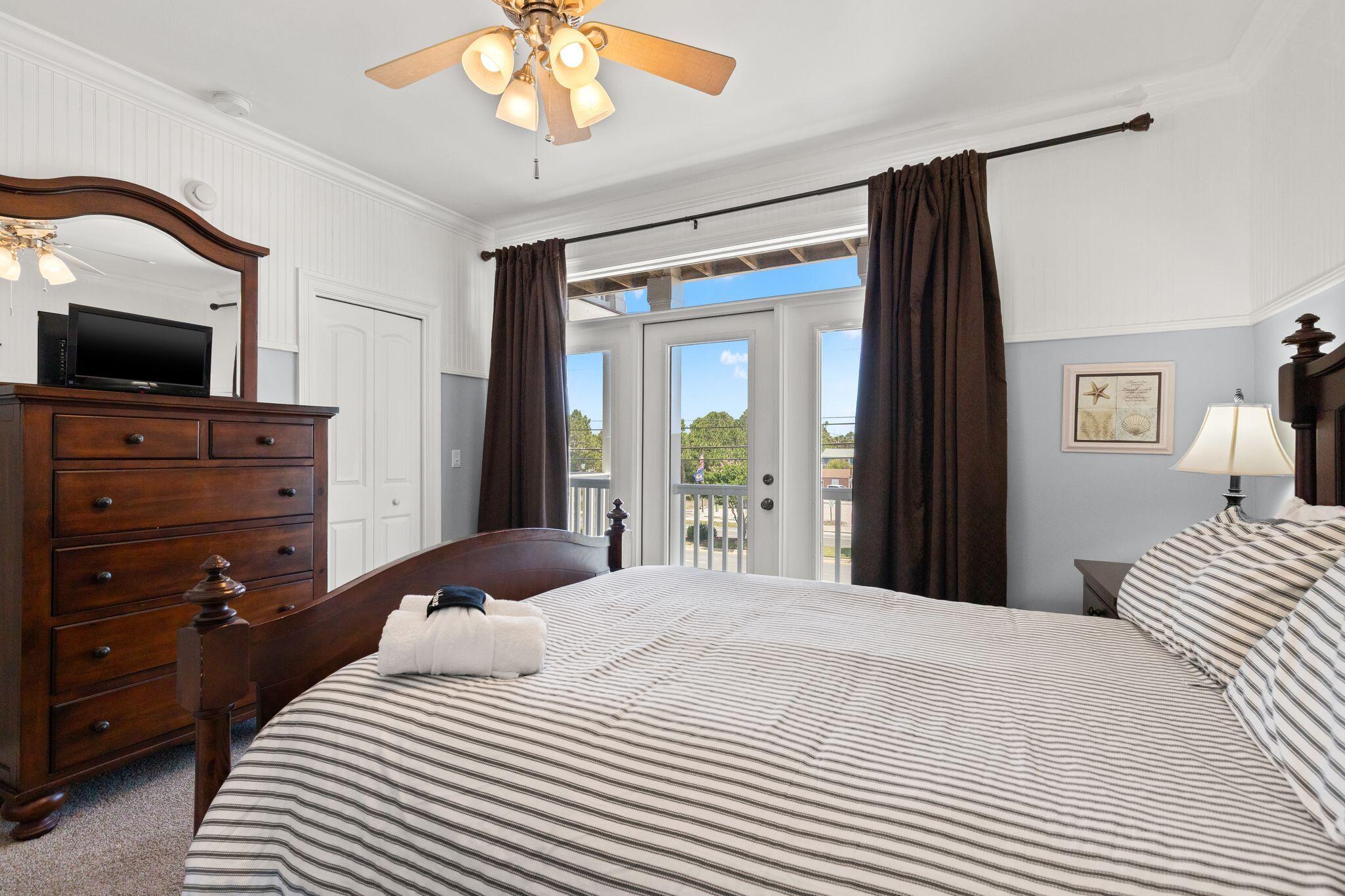 8319 Thomas Drive Panama City Beach FL 32408