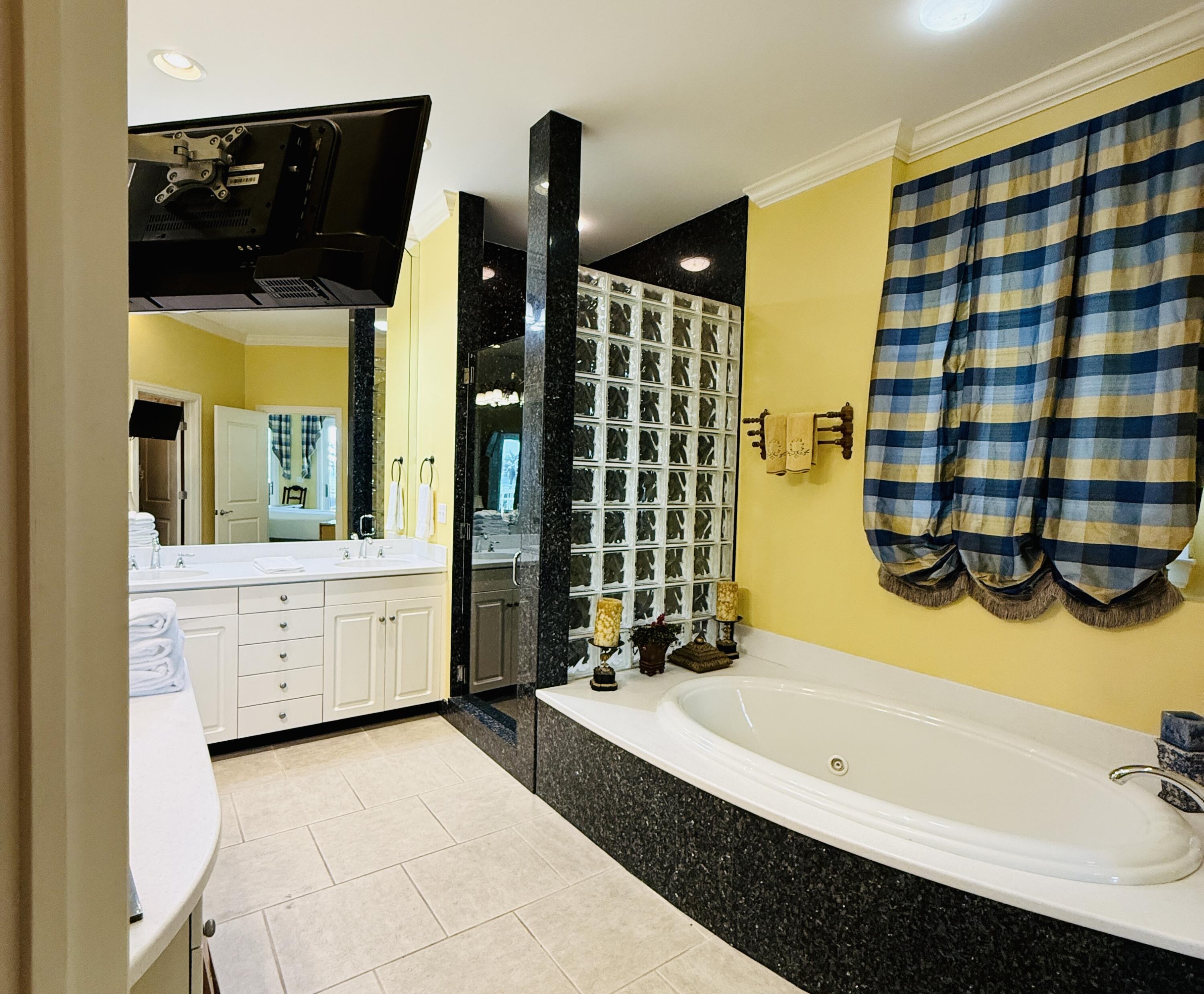 7505 Thomas Drive Panama City Beach FL 32408