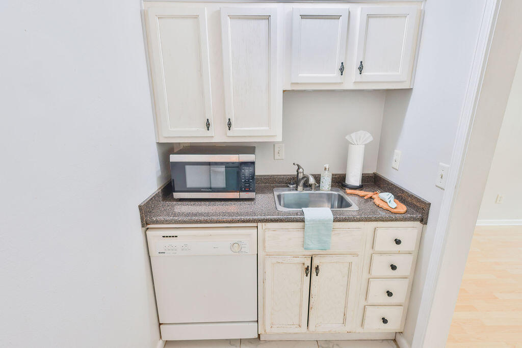 209 W Miracle Strip Parkway Mary Esther FL 32569