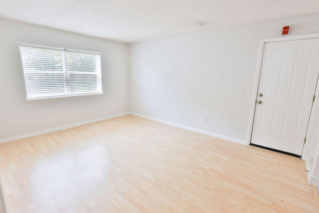 209 W Miracle Strip Parkway Mary Esther FL 32569