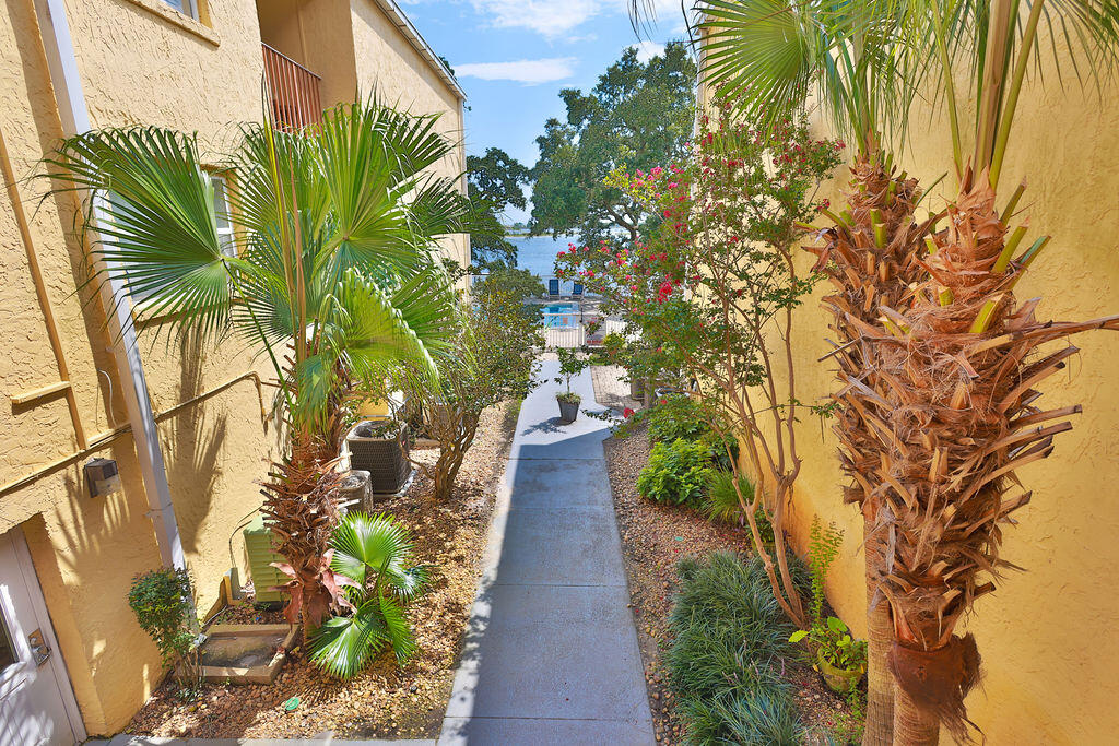 209 W Miracle Strip Parkway Mary Esther FL 32569