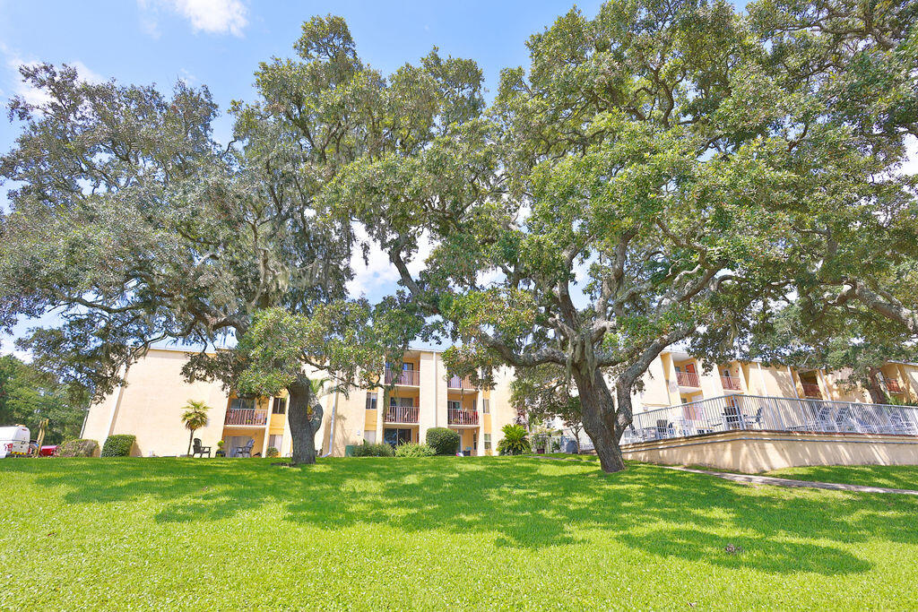 209 W Miracle Strip Parkway Mary Esther FL 32569