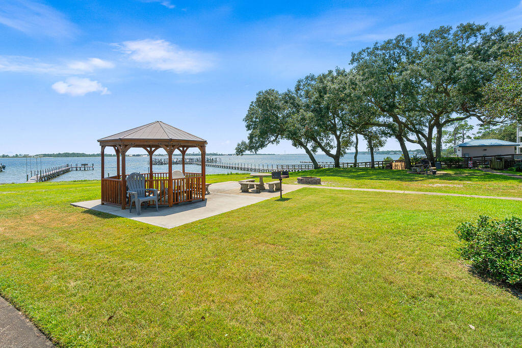 1365 W Highway 98 Mary Esther FL 32569