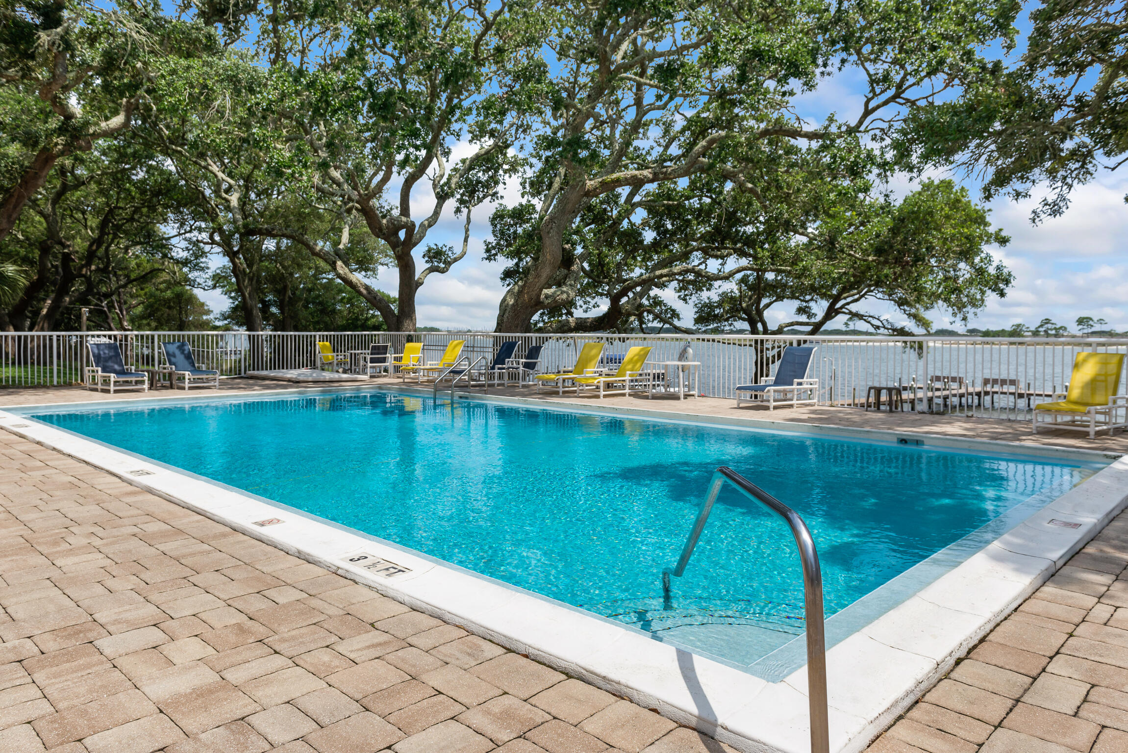 209 W Miracle Strip Parkway Mary Esther FL 32569