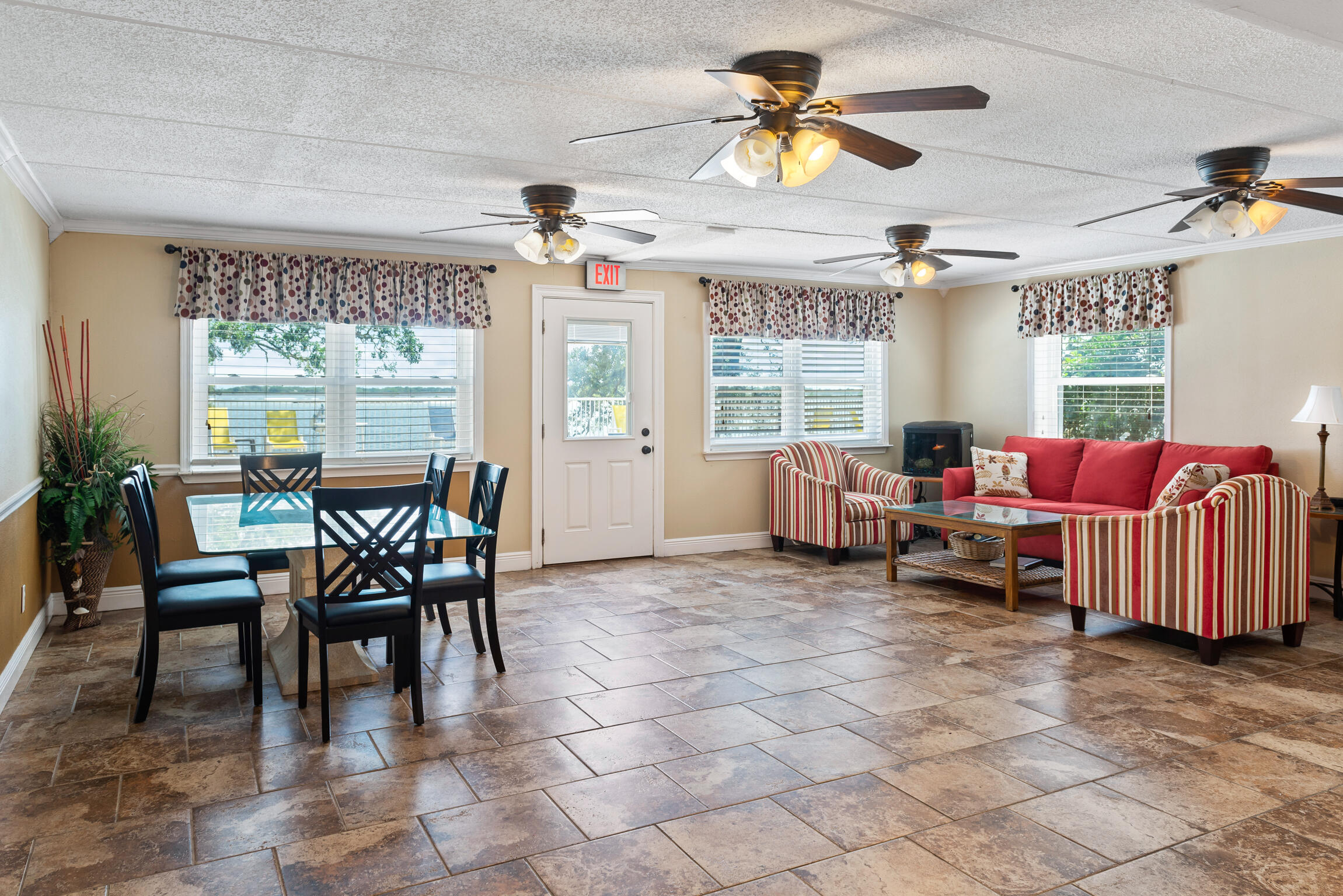 209 W Miracle Strip Parkway Mary Esther FL 32569