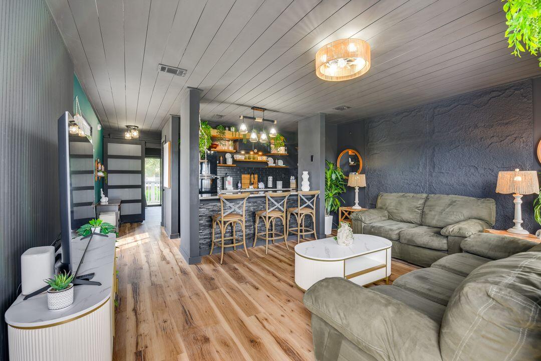 6829 Thomas Drive Panama City Beach FL 32408