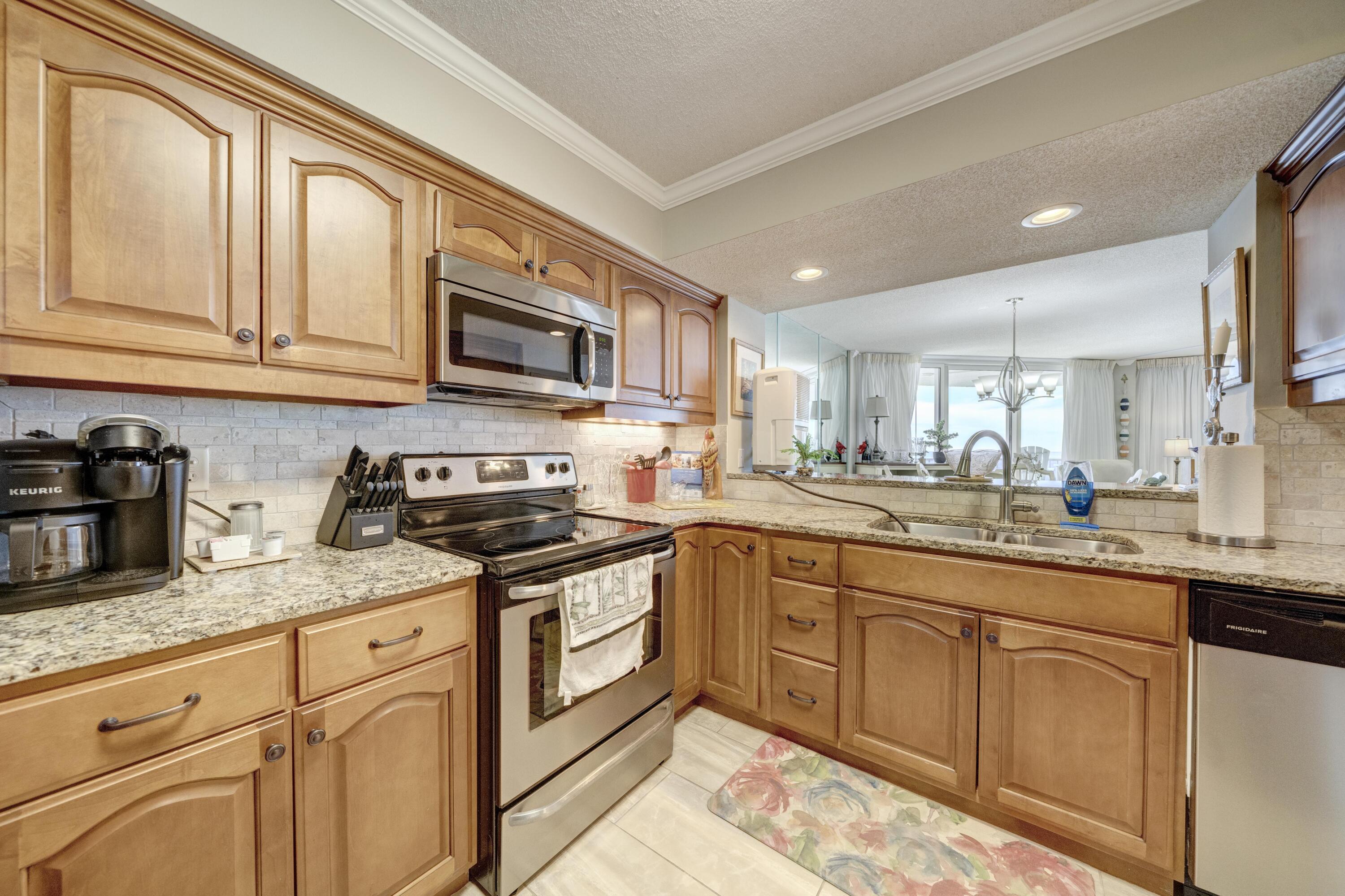 7205 Thomas Drive Panama City Beach FL 32408